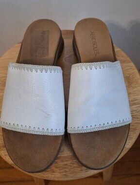 AEROSOLES White Leather Slide Mules